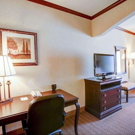 Comfort Suites University Drive Колидж Стейшън Екстериор снимка