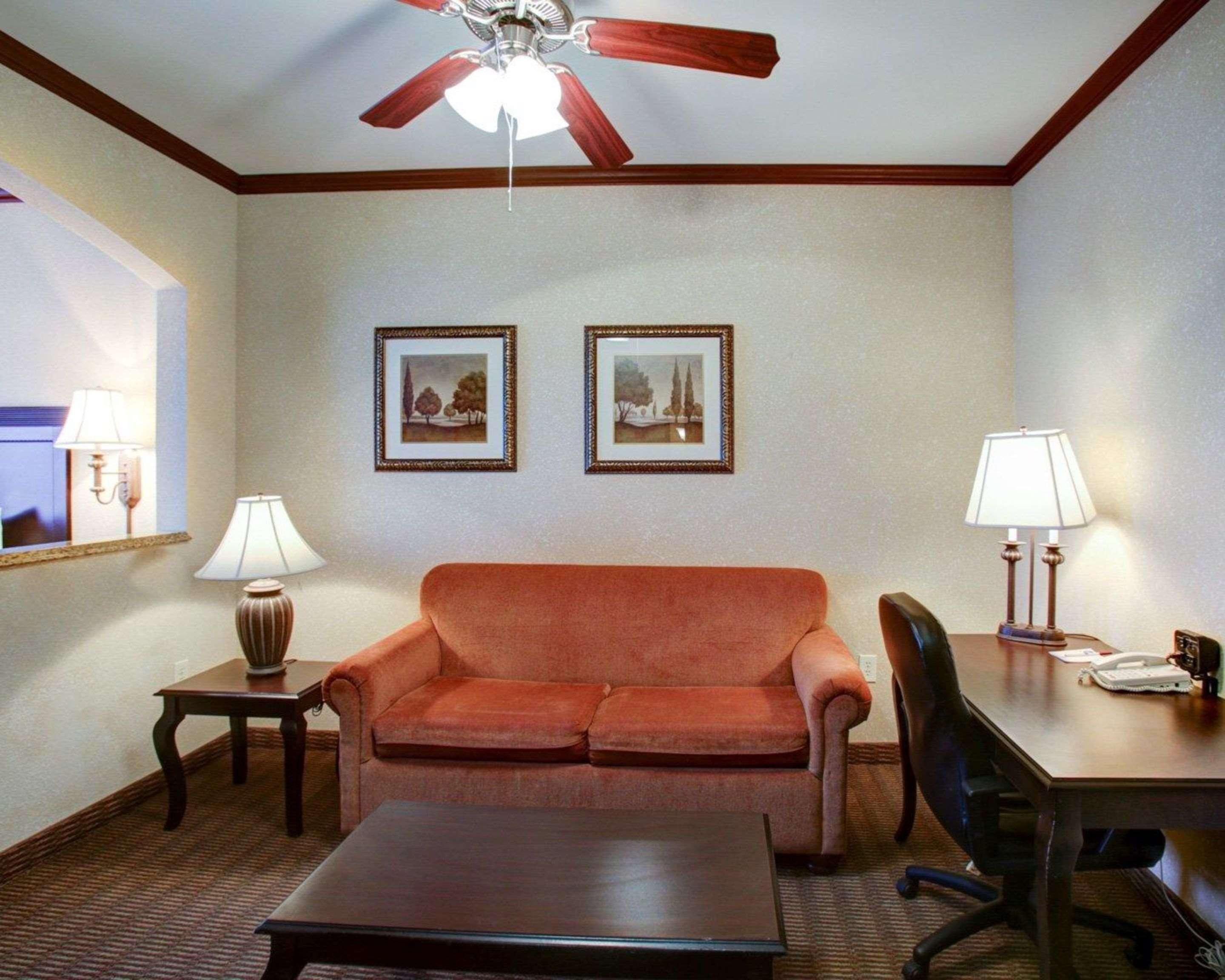Comfort Suites University Drive Колидж Стейшън Екстериор снимка