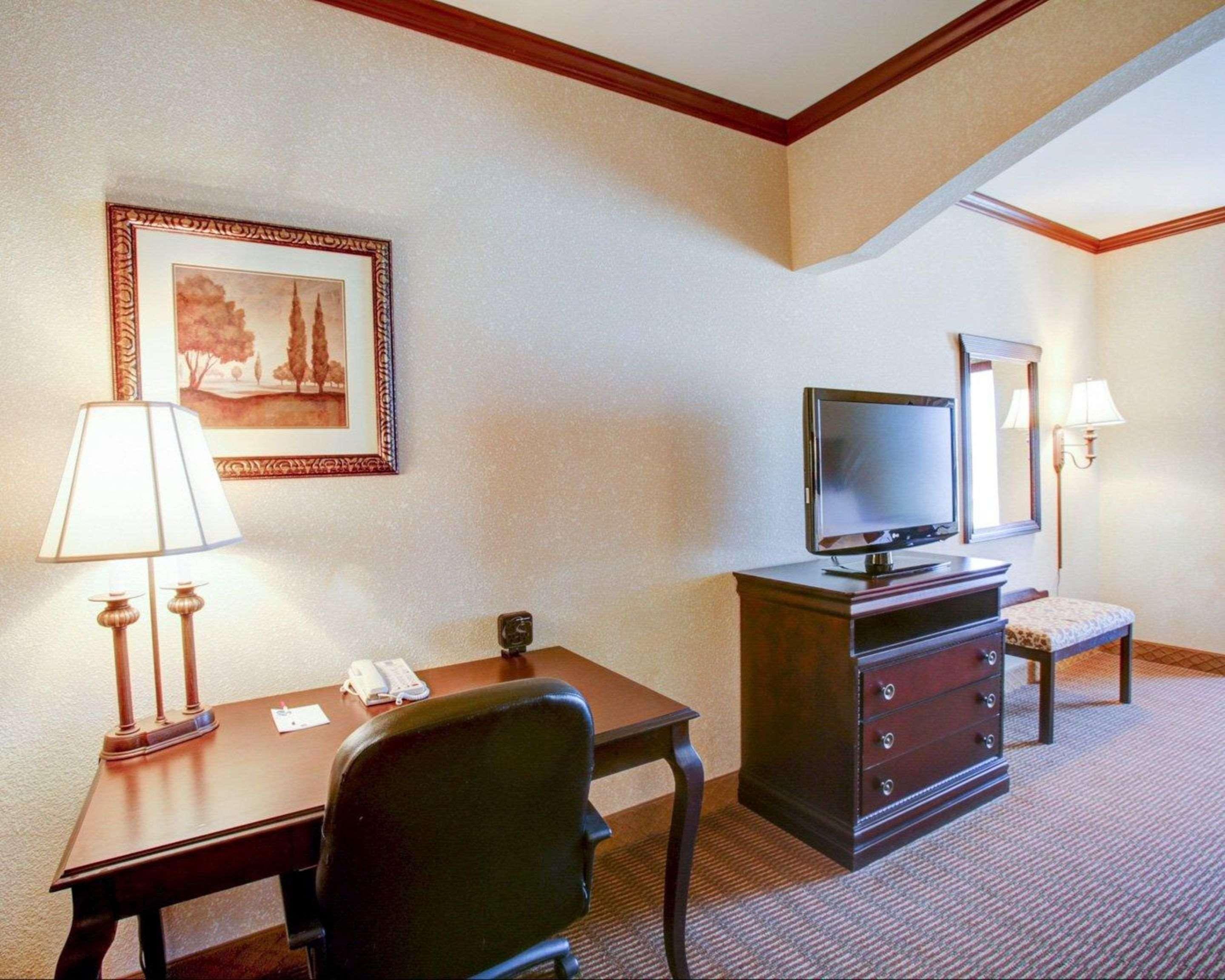 Comfort Suites University Drive Колидж Стейшън Екстериор снимка