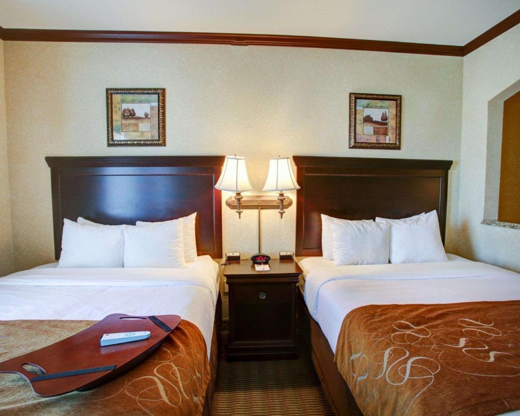 Comfort Suites University Drive Колидж Стейшън Екстериор снимка
