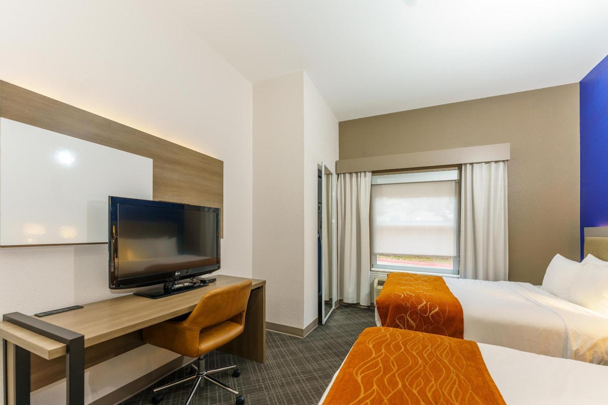 Comfort Suites University Drive Колидж Стейшън Екстериор снимка