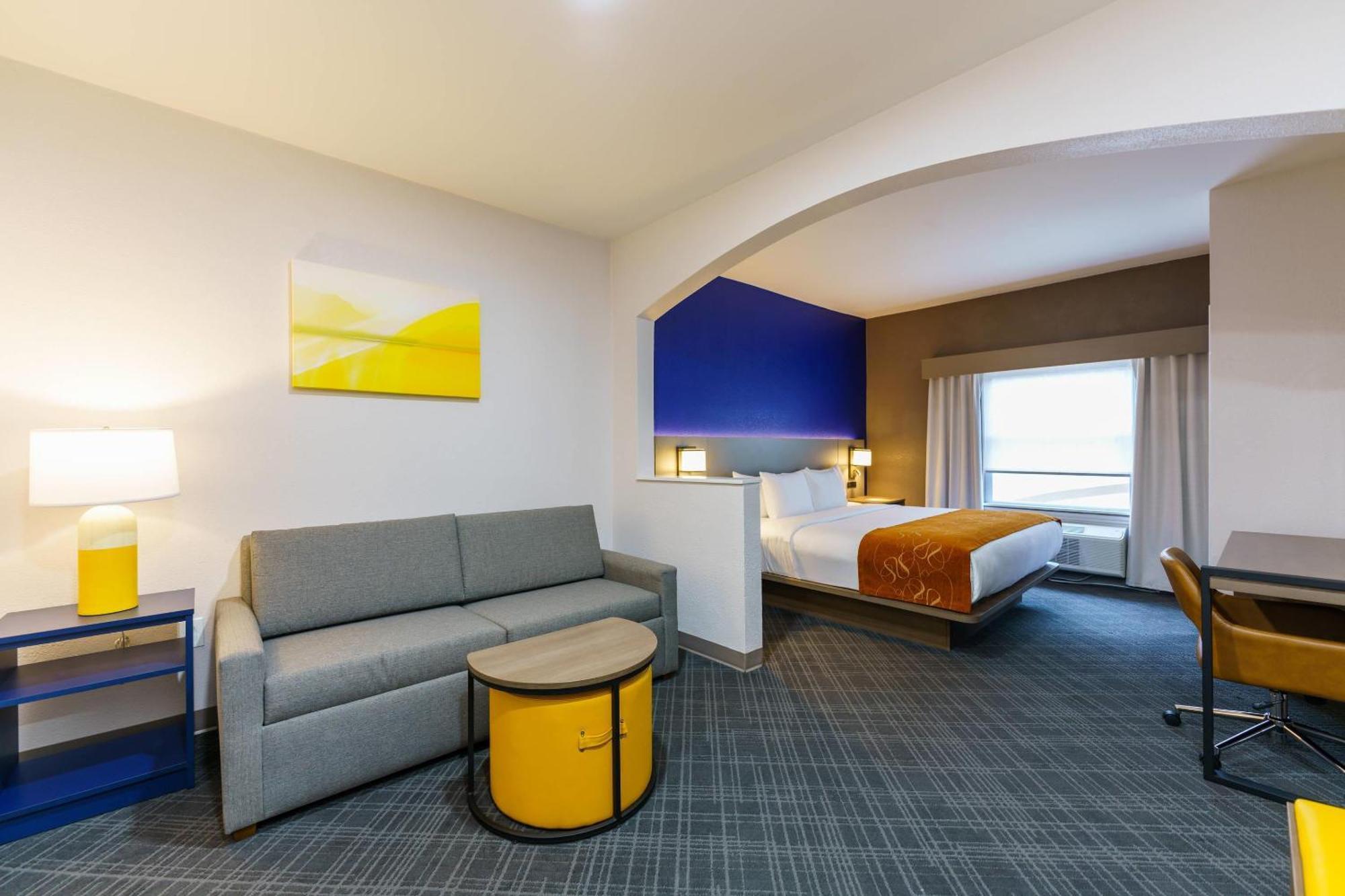 Comfort Suites University Drive Колидж Стейшън Екстериор снимка