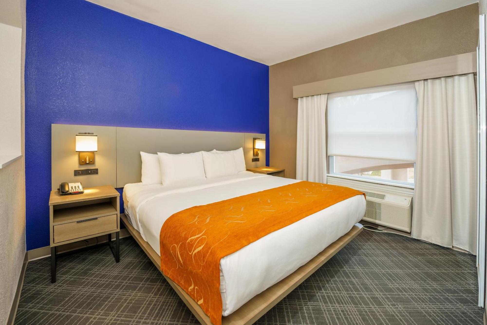 Comfort Suites University Drive Колидж Стейшън Екстериор снимка