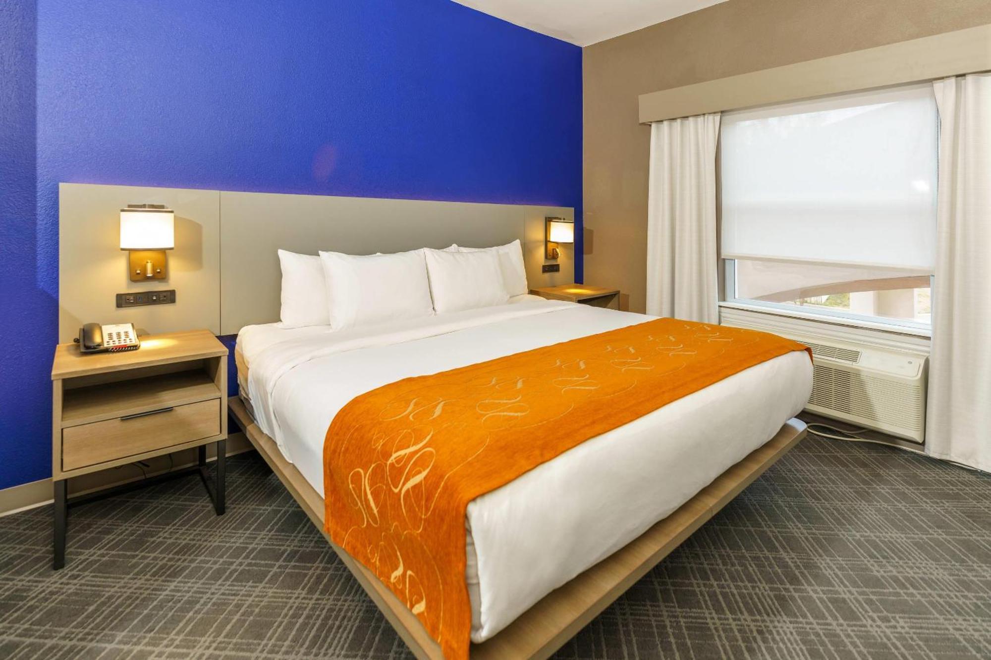 Comfort Suites University Drive Колидж Стейшън Екстериор снимка