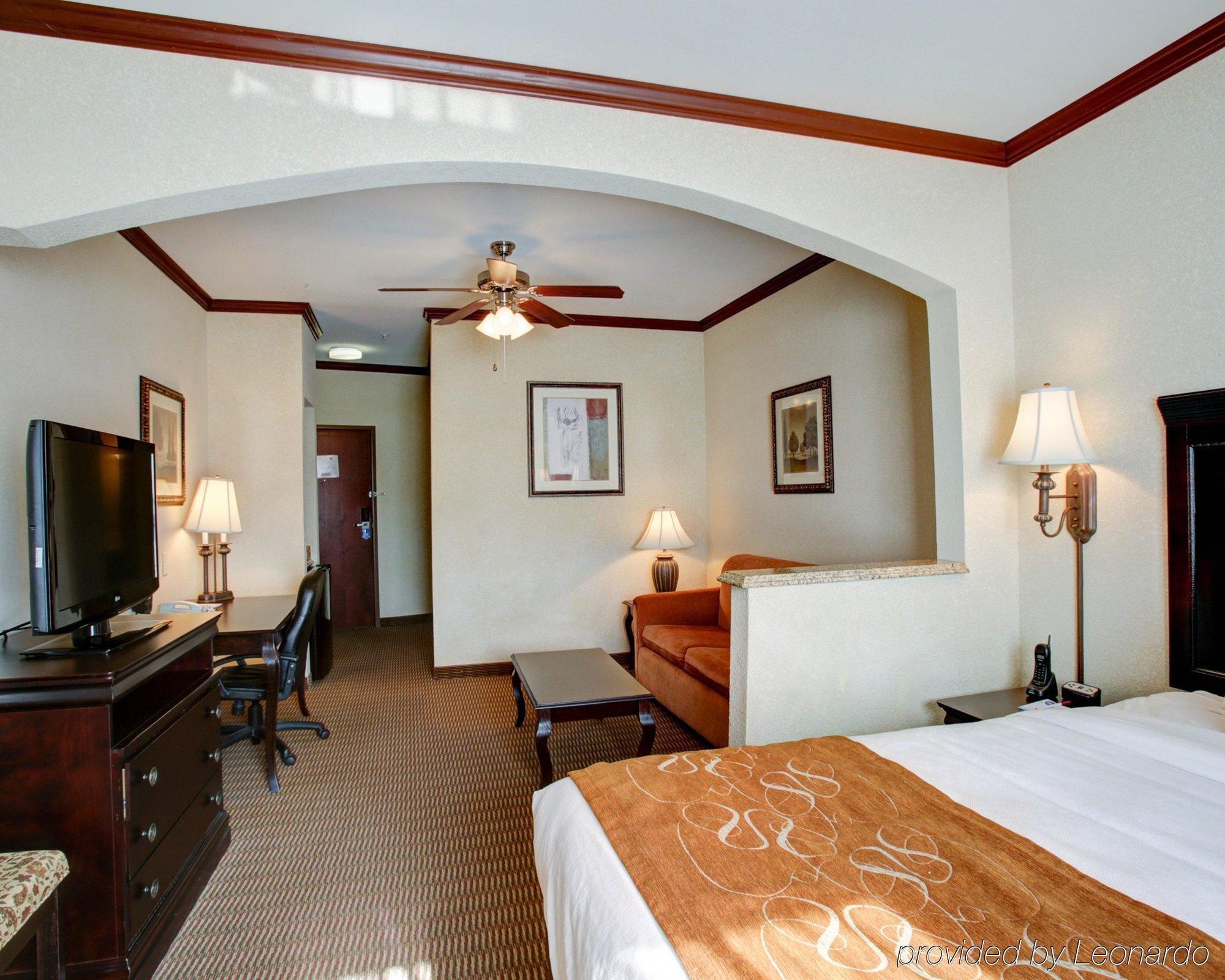 Comfort Suites University Drive Колидж Стейшън Екстериор снимка